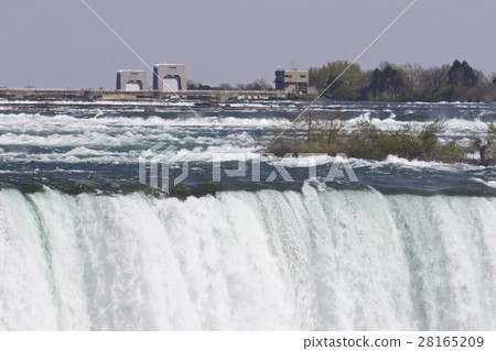 Beautiful picture with the amazing Niagara falls 28165209