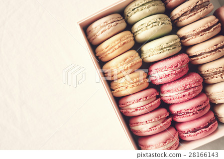 Vintage colorful french macarons in a box 28166143
