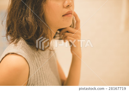 皮膚不好 粗糙的皮膚 皮膚乾燥 28167719