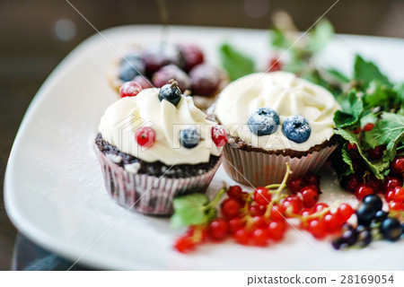 wedding cupcakes wedding cupcakes 28169054