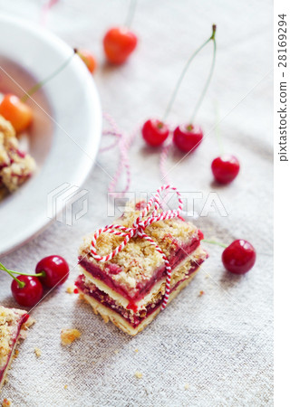 cherry cake 28169294