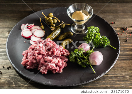 duck tartare 28171070