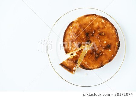 round cheese cake 28171074