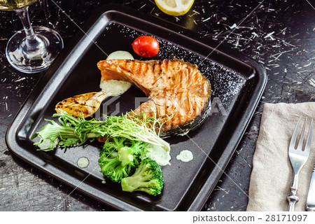 salmon steak salmon steak 28171097