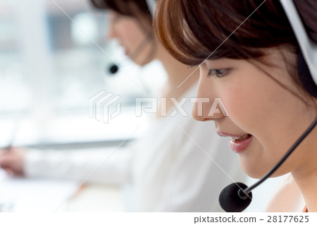 Young lady, 2 people, business woman, operator Young lady, 2 people, business woman, operator 28177625