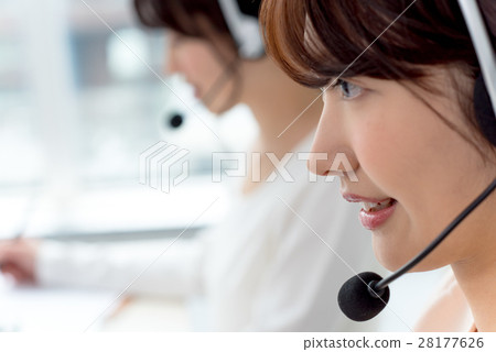 Young lady, 2 people, business woman, operator Young lady, 2 people, business woman, operator 28177626