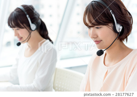 Young lady, 2 people, business woman, operator Young lady, 2 people, business woman, operator 28177627