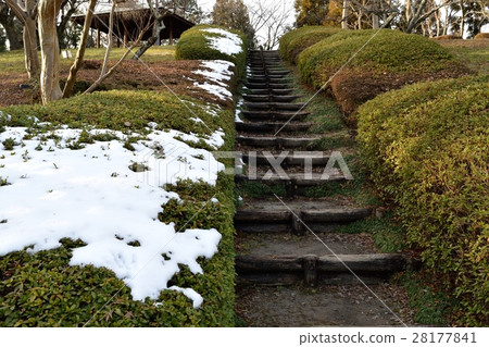 Remaining snow 28177841