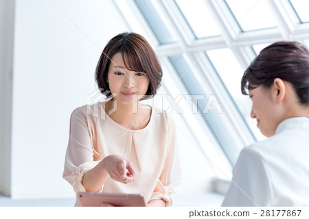 年輕的女士,客戶 年輕的女士,客戶 28177867
