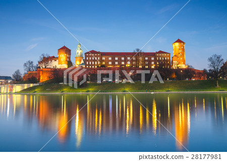 Wawel Castle in the evening in Krakow 28177981