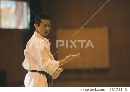 空手道 空的手 人物 28178140
