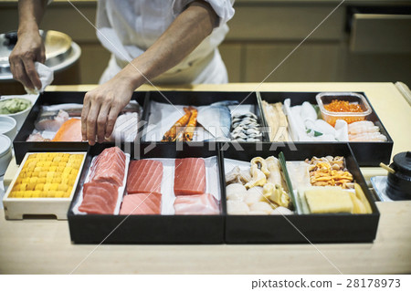 Preparation of sushi craftsman 28178973