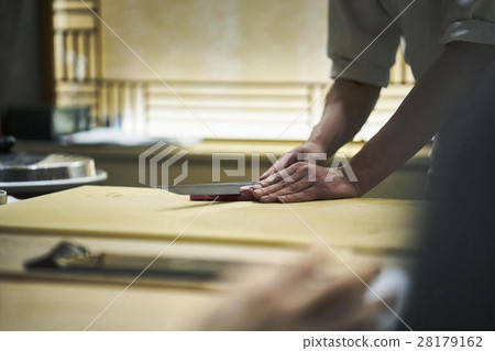 Sushi craftsman dealing fish 28179162