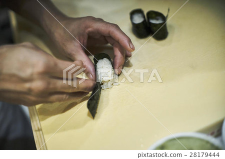 Sushi image 28179444