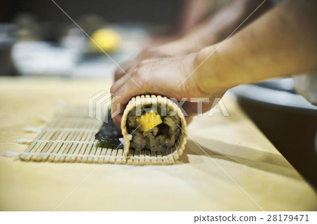 Sushi image 28179471