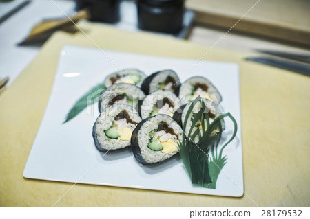 Sushi image 28179532