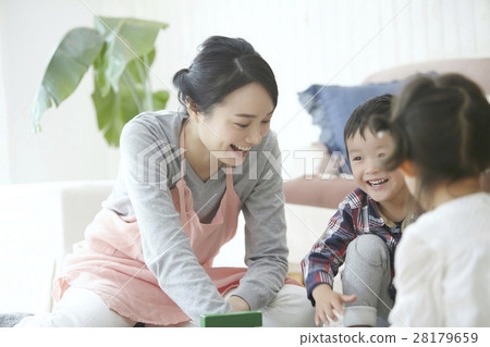 保姆和孩子 保姆和孩子 28179659