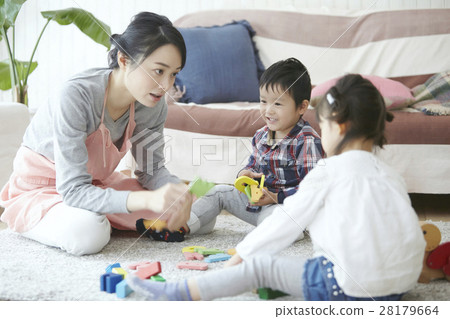 Babysitter and children 28179664