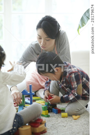 Babysitter and children 28179674