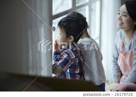 Babysitter and children Babysitter and children 28179728