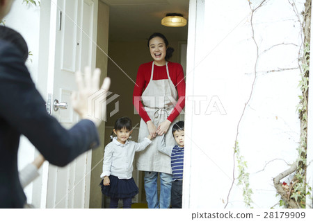 保姆，孩子和父母 28179909