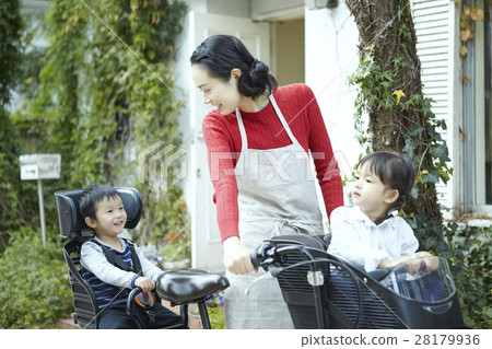 Babysitter bike 28179936
