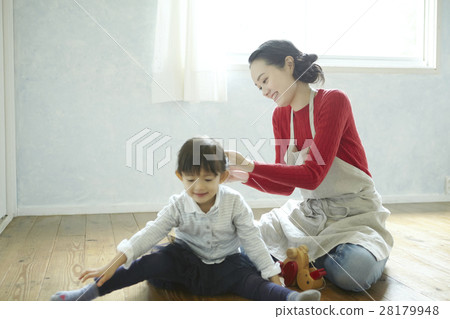 Babysitter and children 28179948