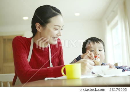 Babysitter meal 28179995