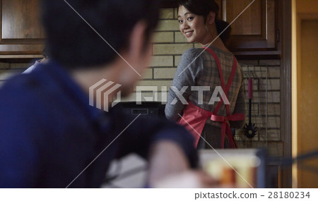 A close couple 28180234