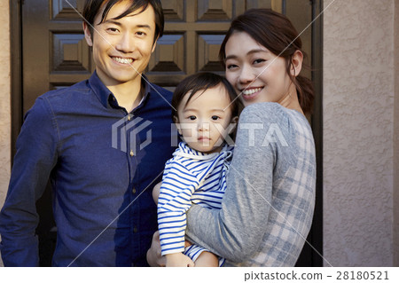 Babies and families 28180521