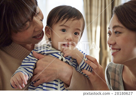 Babies and families Babies and families 28180627