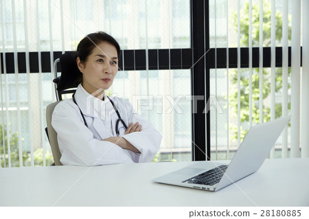 Female medical consultation interview scene Female medical consultation interview scene 28180885