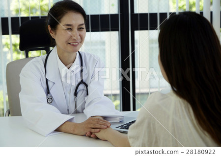 女性醫療諮詢採訪場面 28180922