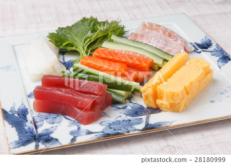 Hand rolled sushi Hand rolled sushi 28180999