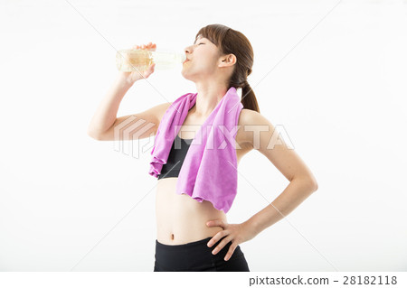 Young woman in sportswear 28182118