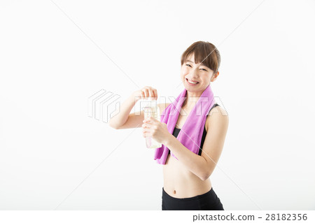 Young woman in sportswear 28182356