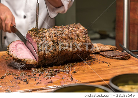 Carving Wagyu beef 28182549