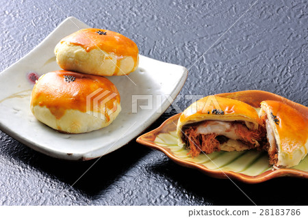 Mochi cake 28183786