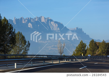 Road through the Pyrenees 28184543