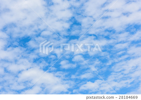 Beautiful cirrus clouds against the blue sky Beautiful cirrus clouds against the blue sky 28184669