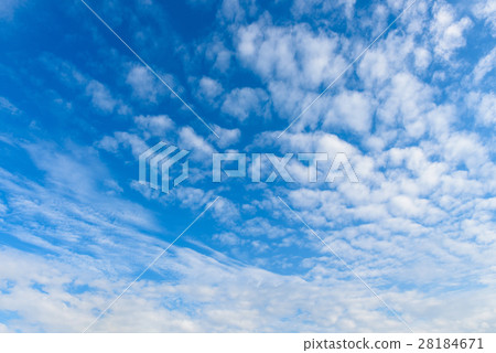 Beautiful cirrus clouds against the blue sky 28184671