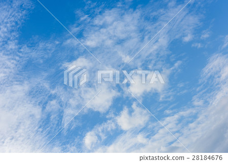 Beautiful cirrus clouds against the blue sky 28184676