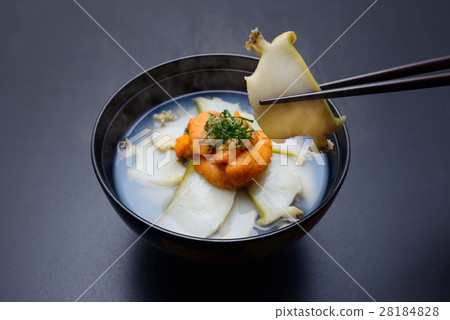 Simmered strawberry 28184828