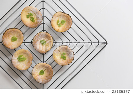 Baked cheesecake 28186377