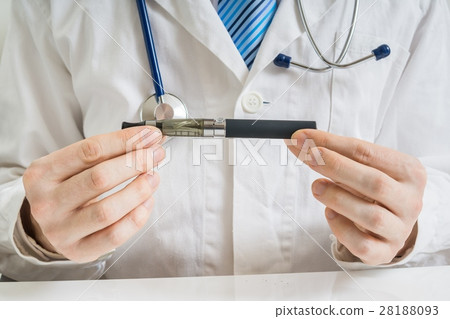 Doctor is analysing health effect of vaporizer. Doctor is analysing health effect of vaporizer. 28188093