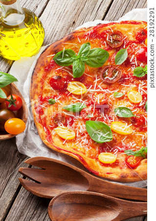 Pizza with tomatoes, mozzarella and basil 28192291