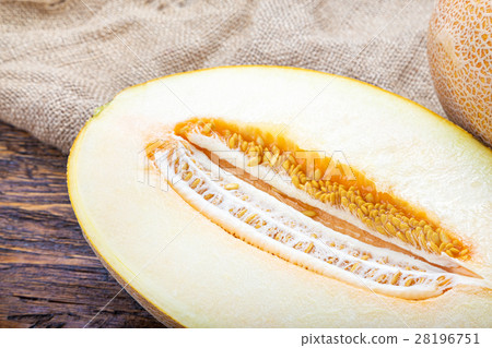 ripe cut melon ripe cut melon 28196751