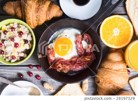Breakfast with eggs 28197329