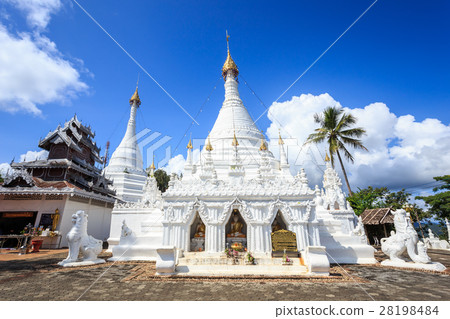 Wat Phra That Doi Kong Mu temple on a mountain top at Mae Hong Son northern of Thailand Wat Phra That Doi Kong Mu temple on a mountain top at Mae Hong Son northern of Thailand 28198484