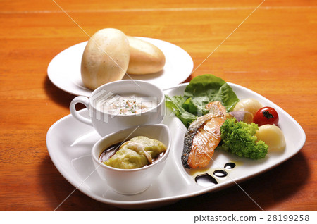 Lunch plate Lunch plate 28199258